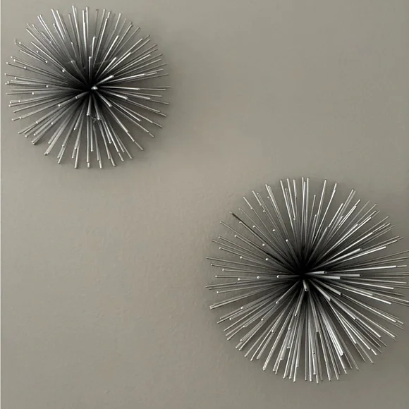 Set of Three Silver Color Retro Inspired Star Burst Wall Art or Table Art. - Picture 4 of 8